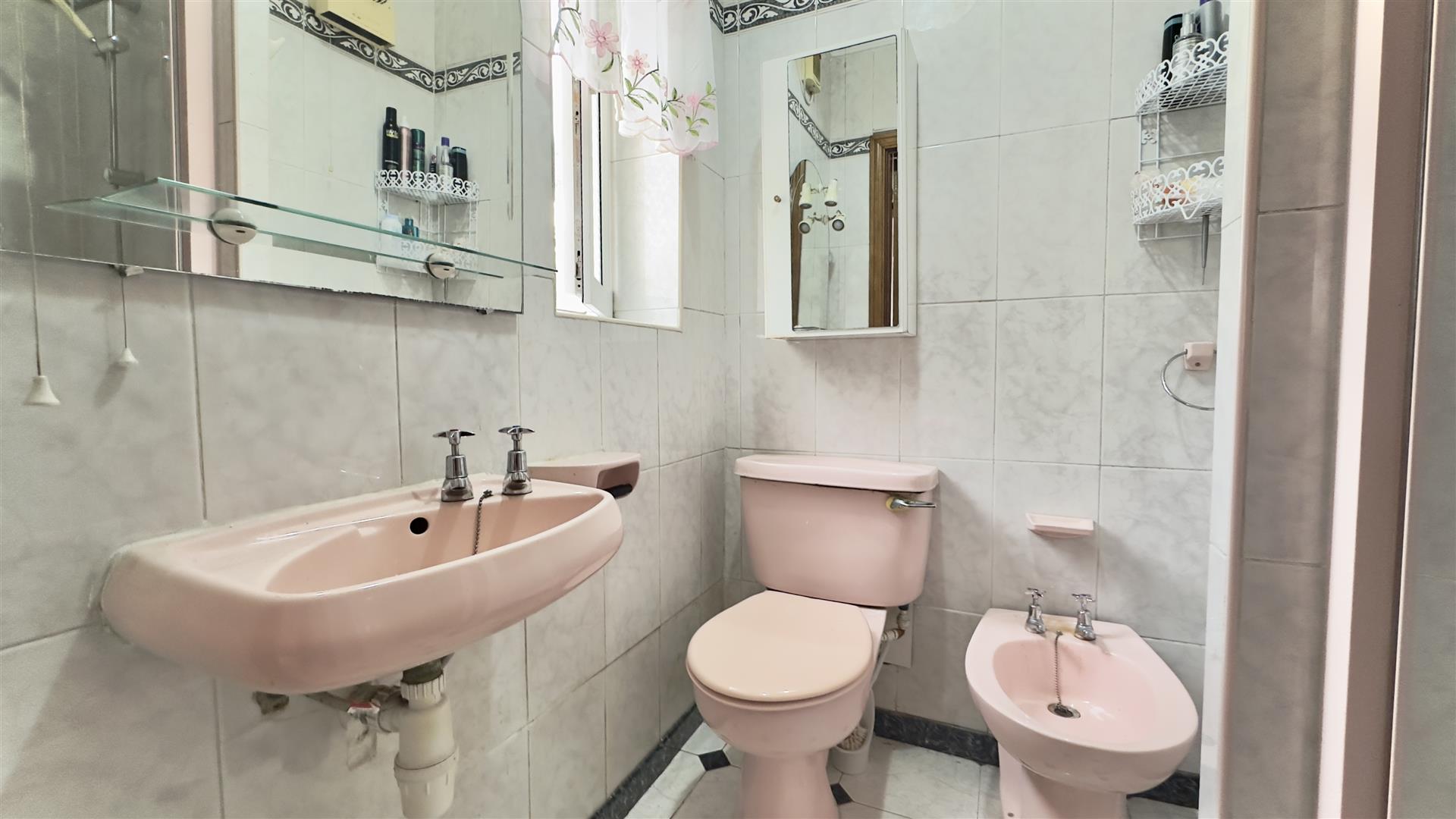 Image of House - detached - 4 Bedrooms - 2 Bathrooms for Sale in South District-Gibraltar, Image 11